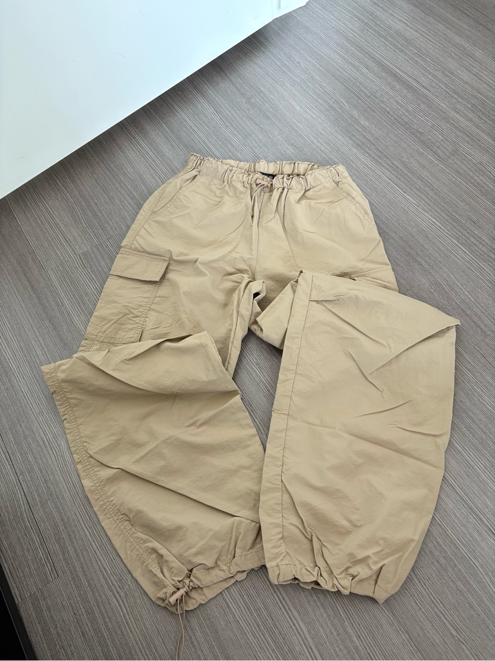 Beige cargo pants, baggy